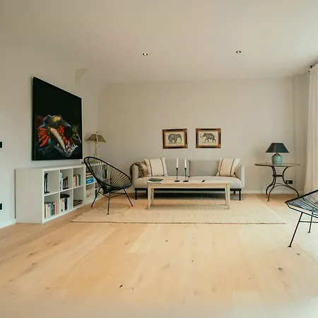 Renovated Semi-detached House With Garden Views *