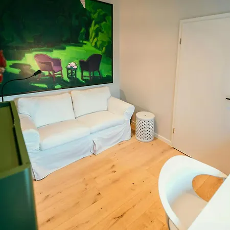 Renovated Semi-detached House With Garden Views *
