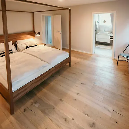 Renovated Semi-detached House With Garden Views Ferienhaus *