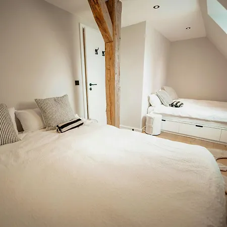 Renovated Semi-detached House With Garden Views *